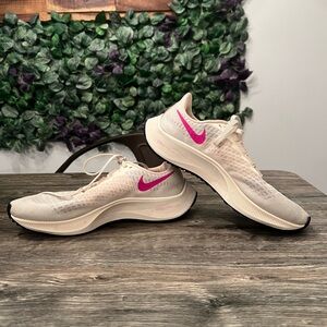 Size 7.5 Nike zoom Pegasus